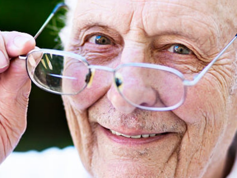 Bifokalna očala za starostno slabovidnost.